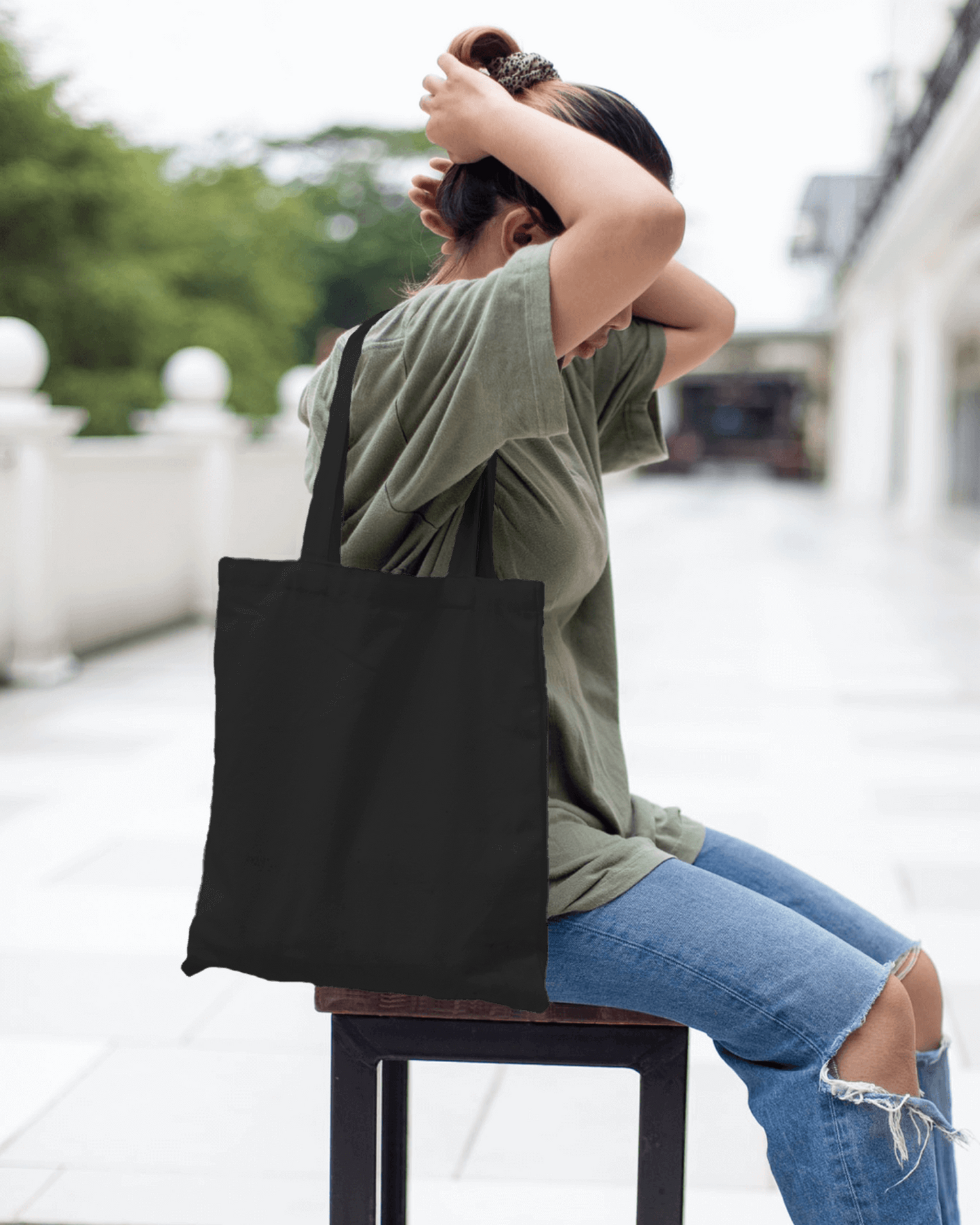 BLACK TOTE BAG WITH ZIP