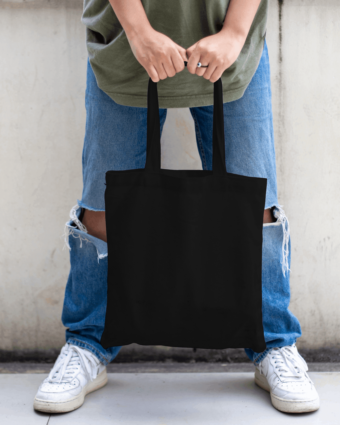 BLACK TOTE BAG WITH ZIP