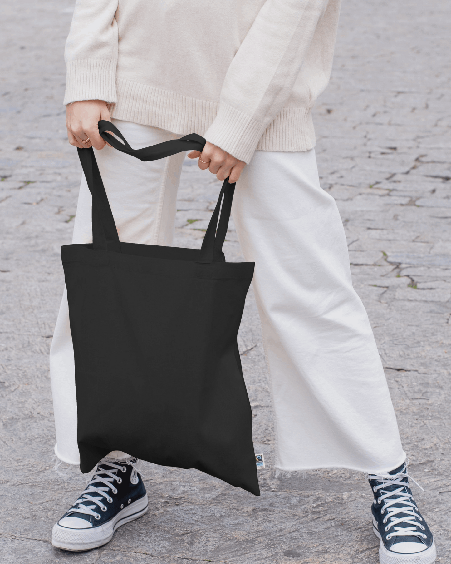 BLACK TOTE BAG WITH ZIP